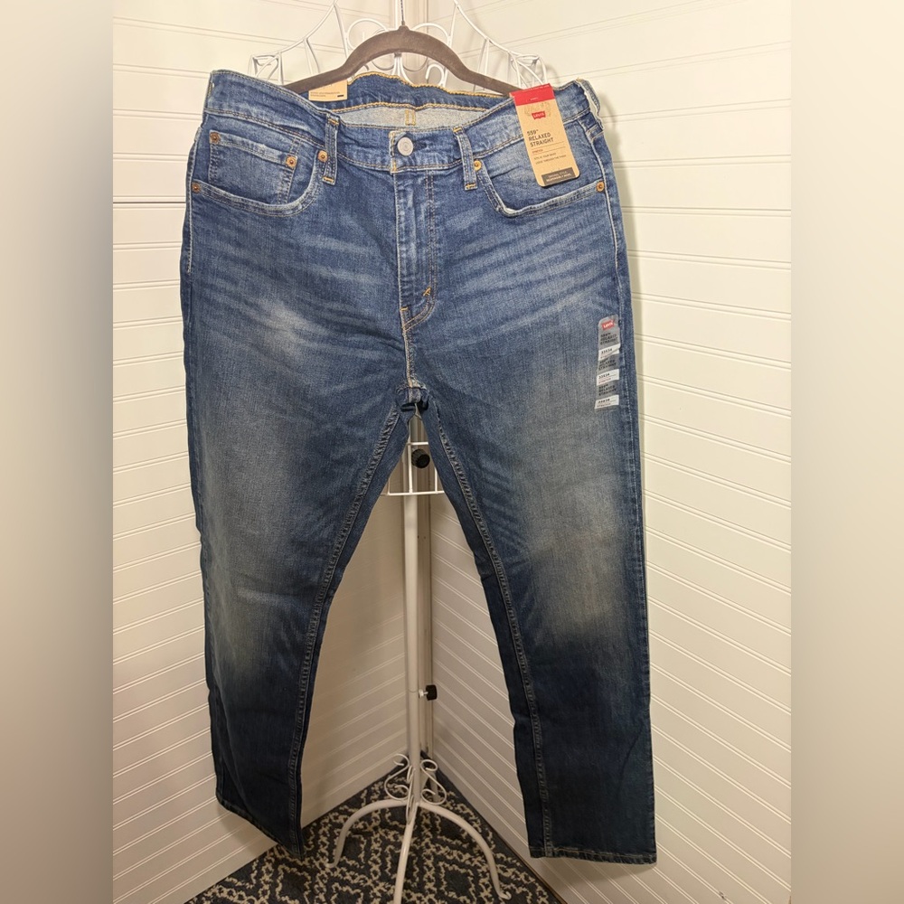 Levi's Relaxed Straight Men's Jeans in faded blue denim